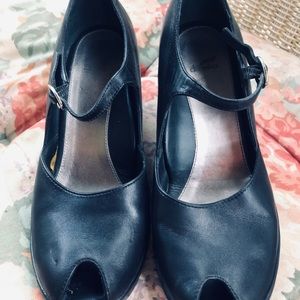 Dansko “Tillie” Mary Jane Peep Toe size 8